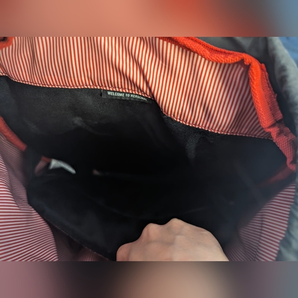 Herschel Retreat Backpack Good Condition - Picture 5 of 6